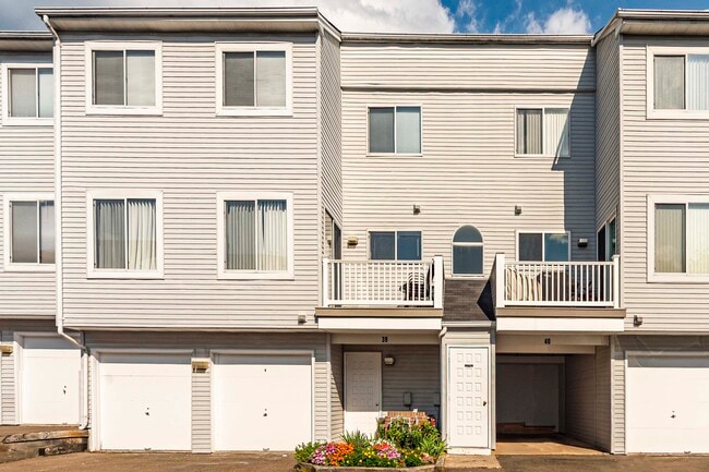 Building Photo - 39 Staffordshire Commons Dr