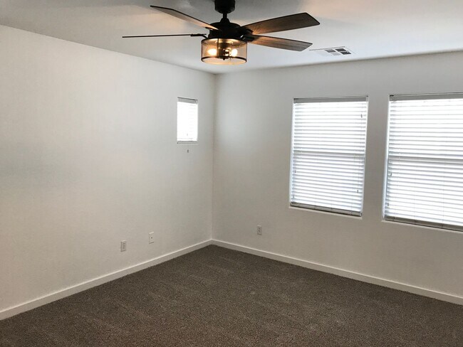 Foto del edificio - 3 bed in Lyons Gate, Gilbert!