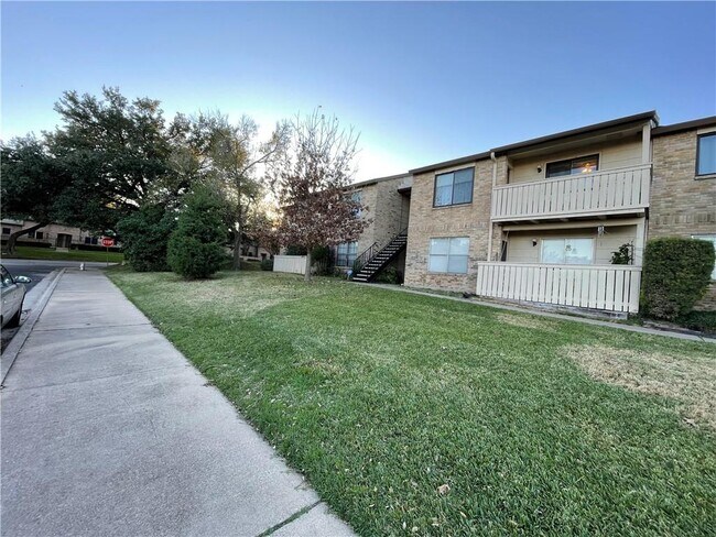 Foto del edificio - 8210 Bent Tree Rd