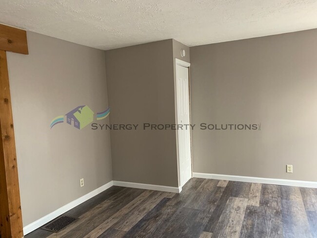 Building Photo - Rental Available!