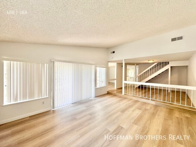 Building Photo - 10464 Larwin Ave