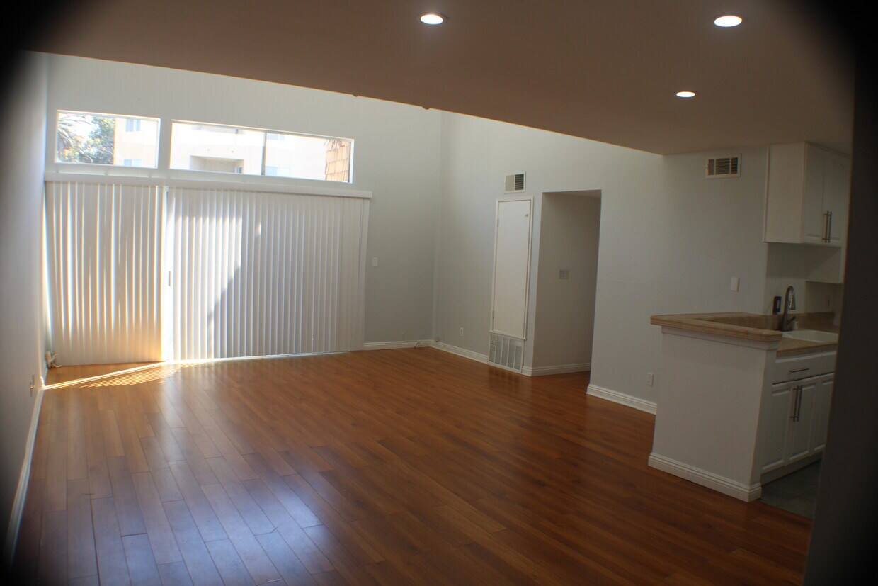 Foto principal - 5700 Etiwanda Ave