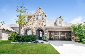 Building Photo - 924 Honey Locust Dr