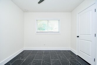 Building Photo - 6530 La Violetta Dr