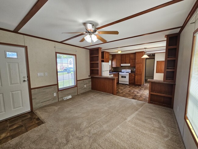 Building Photo - 13 Arbor Pl