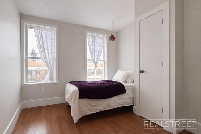 Foto del edificio - Spacious 2-Bedroom Apartment in the Heart of Bedford-Stuyvesant