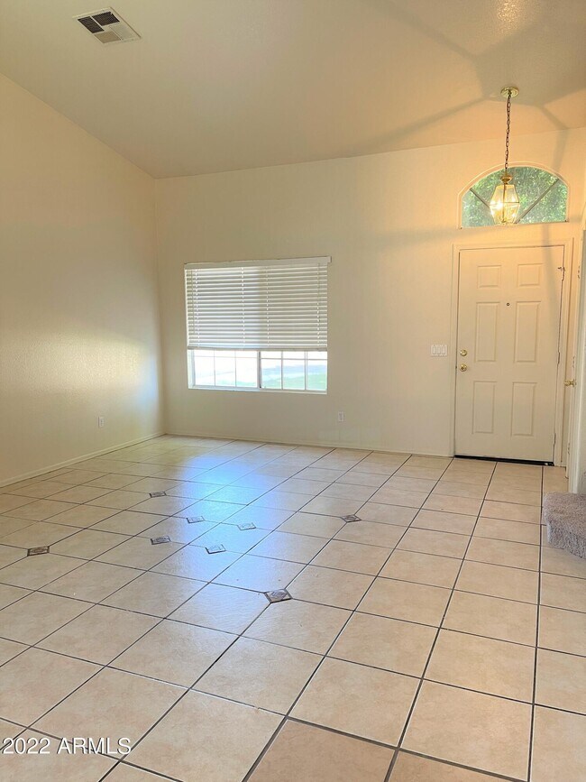 Foto del edificio - 1691 E Park Ave