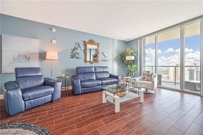 Foto del edificio - 3000 Oasis Grand Blvd