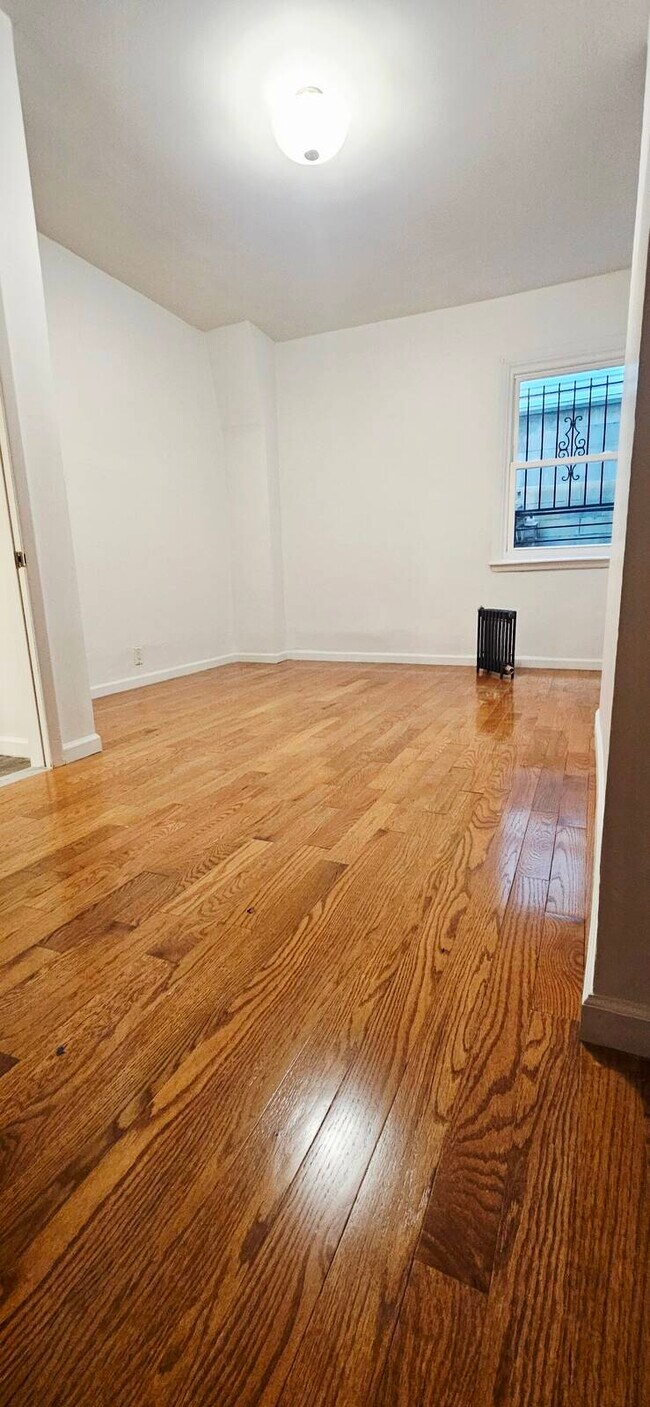 Foto del edificio - 473 Humboldt St