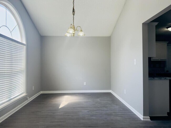 Building Photo - 425 Eagles Flight Ln