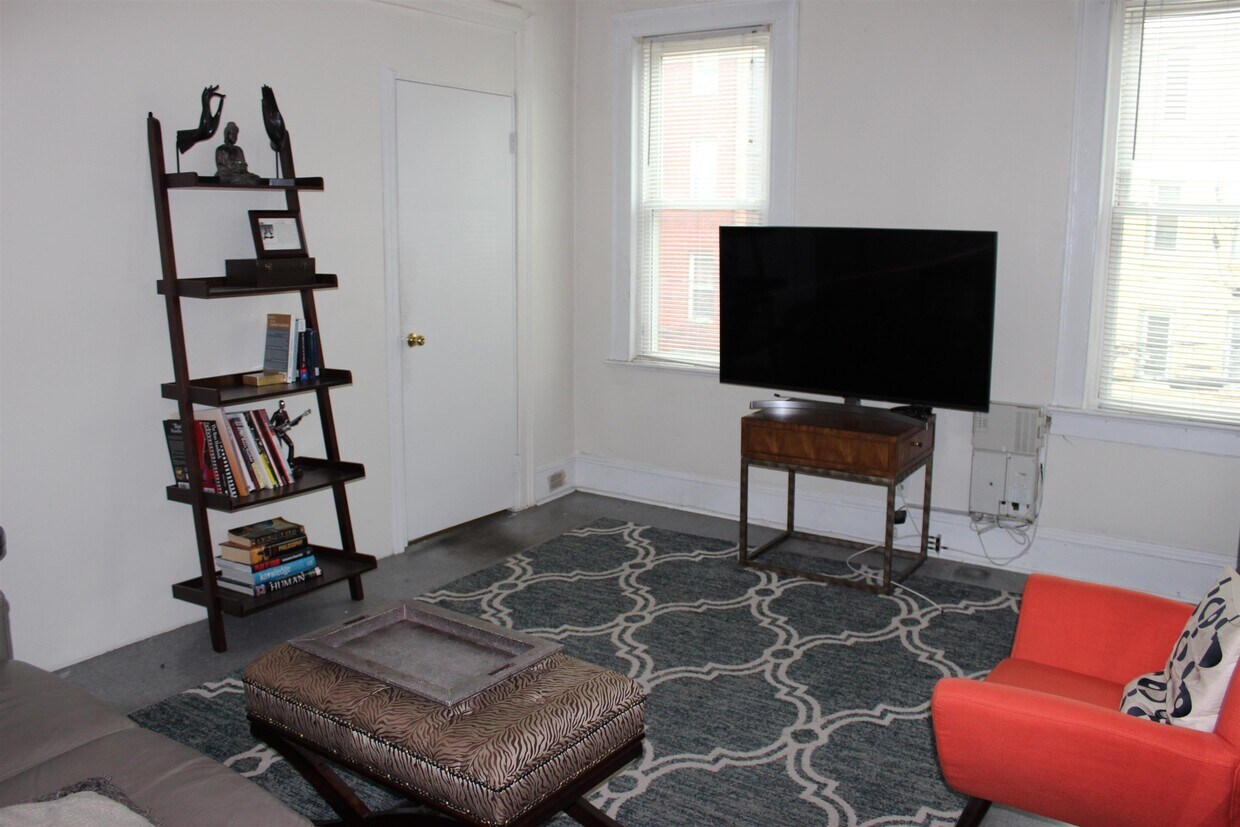 Foto principal - 329 Monroe St