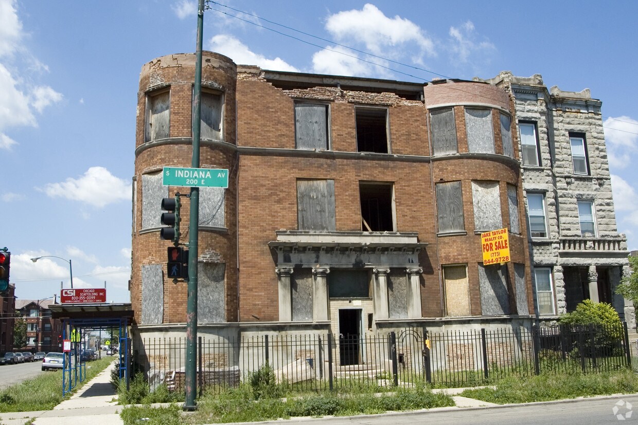 Building Photo - 5654 S Indiana Ave