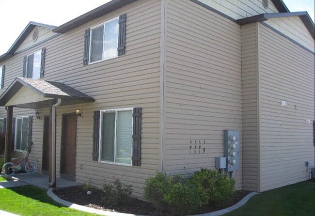 Foto del edificio - DARLING - 2 Bed 1.5 Bath Townhome in the M...