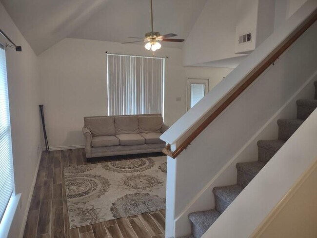 Foto del edificio - 635 Hollandbridge Ln