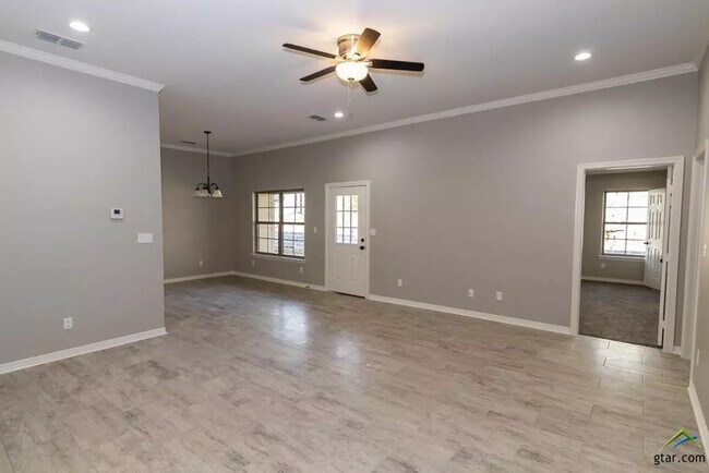 Building Photo - 1616 Timber View Dr