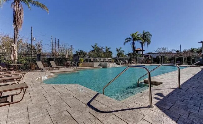 Foto del edificio - Spacious 3br 2.5ba Townhome in North Saint Petersburg