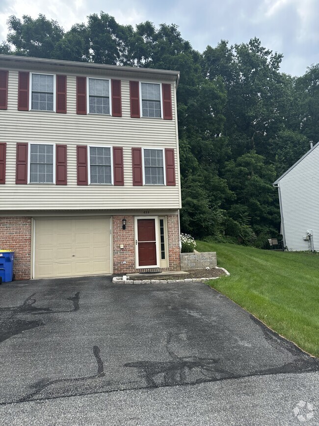Building Photo - 635 Rockwood Dr