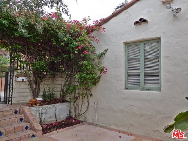 Building Photo - 1621 Silverwood Terrace
