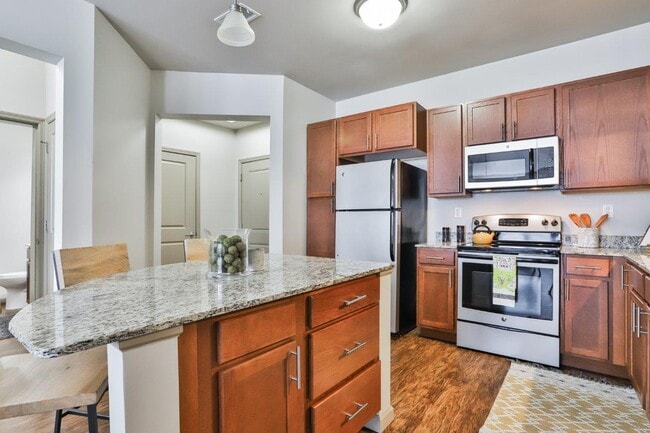 Foto del edificio - Residences at The Streets of St. Charles Apartment Homes