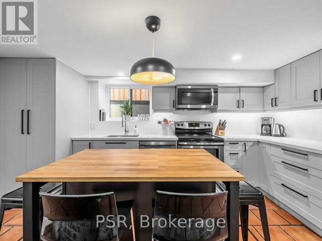 Building Photo - 69 Crawford St