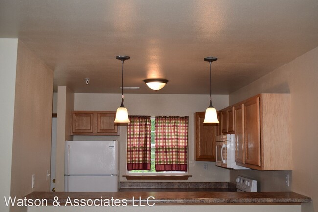 Building Photo - 2 br, 1.5 bath Apartment - 700 Hillside