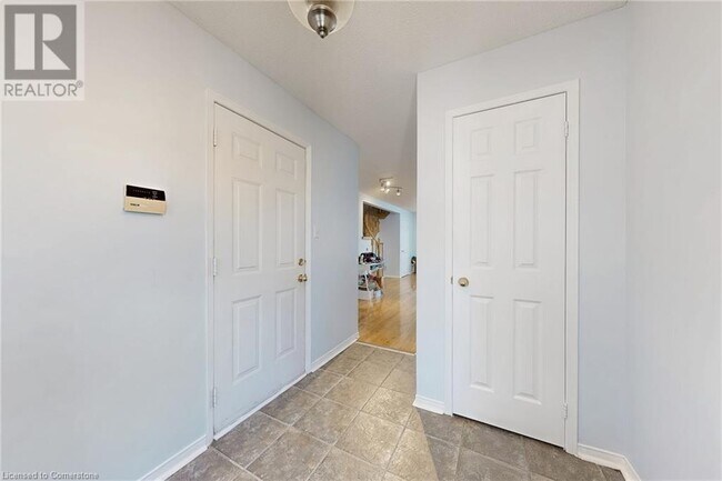 Building Photo - 5134 Des Jardines Dr