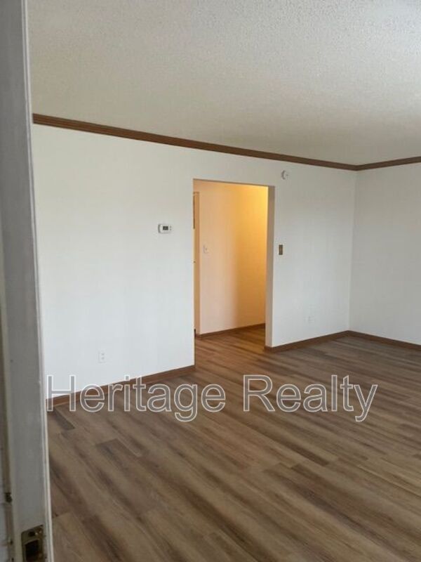 Foto del edificio - 810 Highland Dr