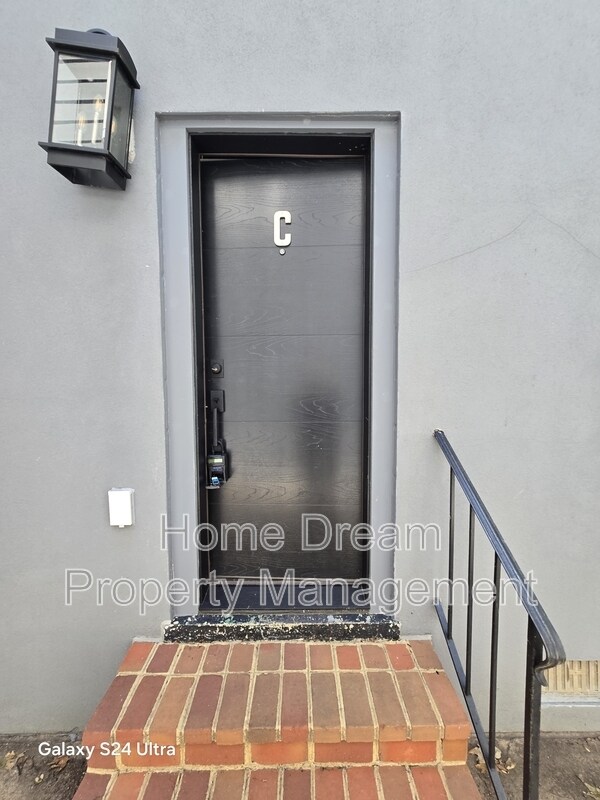 Foto del edificio - 1401 Charles St