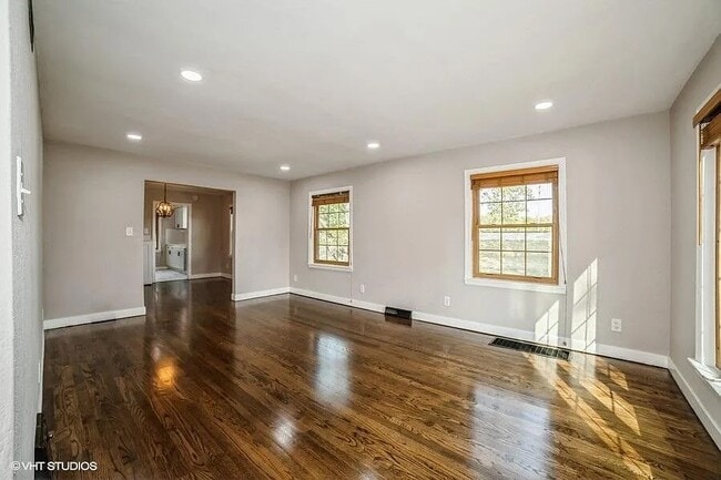 Foto del edificio - 325 Fairbanks Pl