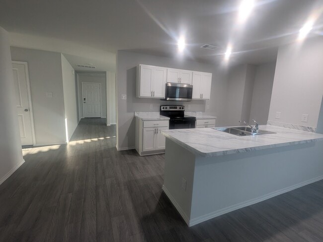 Building Photo - 868 Eagles Nest Dr