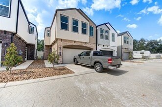 Building Photo - 2912 El Fenice Ln