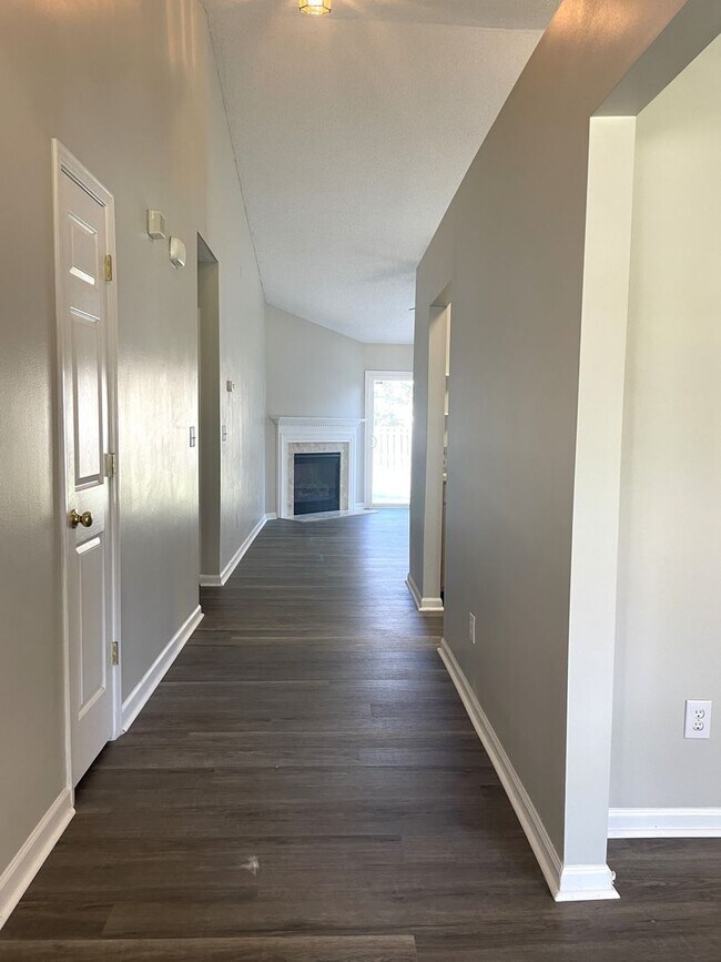 Building Photo - 4BR Ranch with Bonus Room in Mooresville