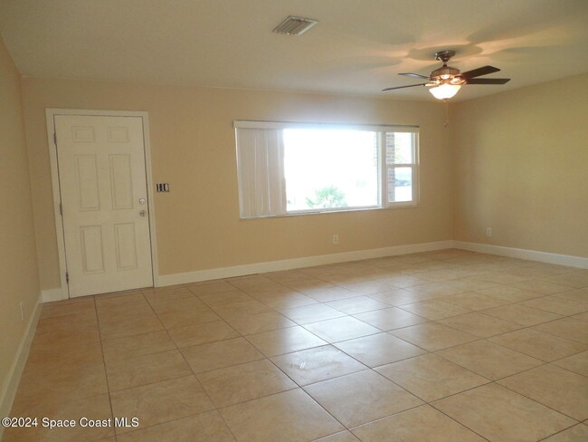 Building Photo - 1211 Pine Tree Dr