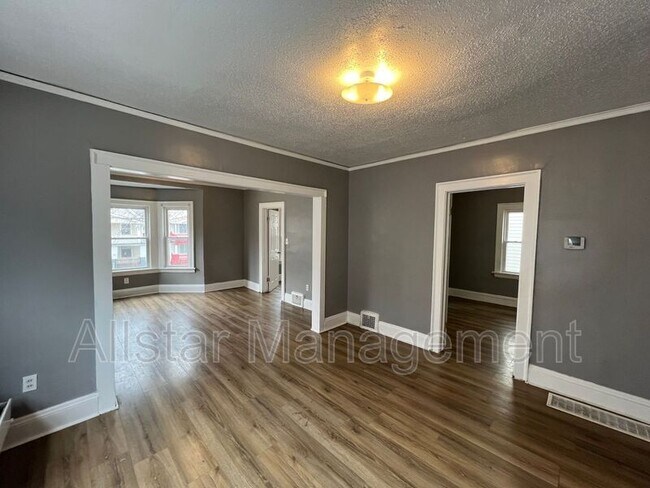 Building Photo - 10006 Lamontier Ave