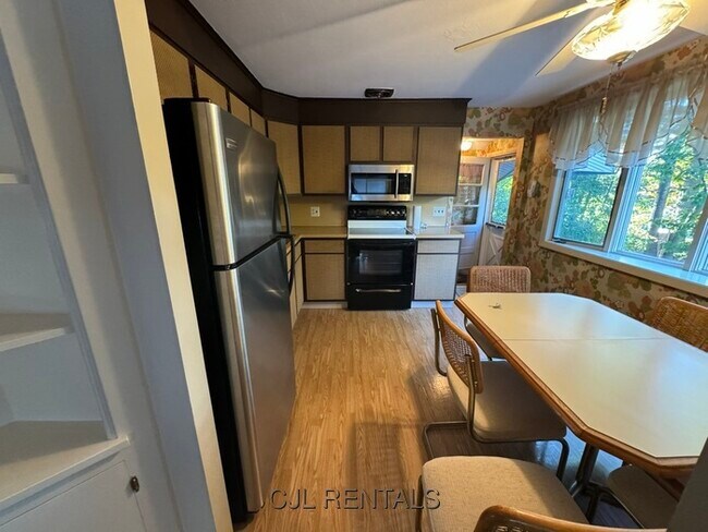 Building Photo - 2 Laurel Hill Ln