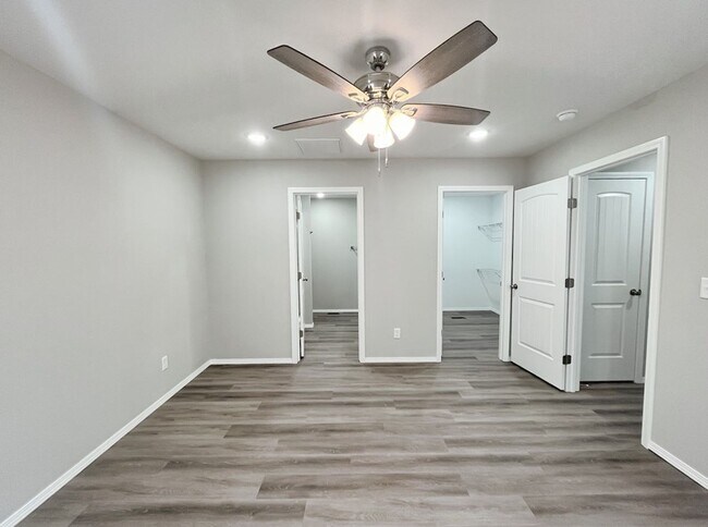 Building Photo - LEASING