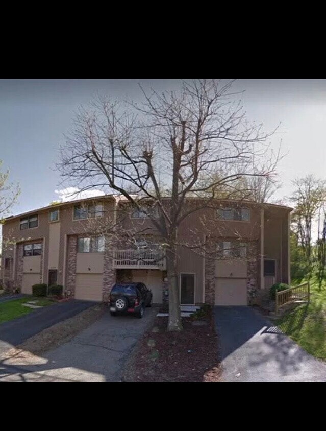 Primary Photo - 3147 Laurel Ridge Cir