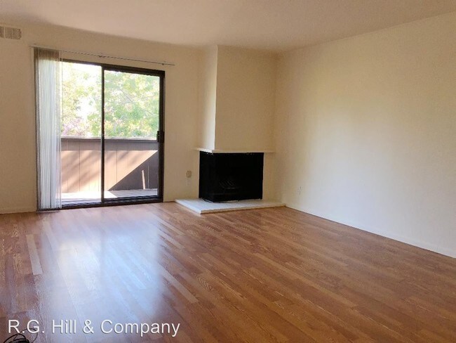 Building Photo - 24-24 Camelback Ct