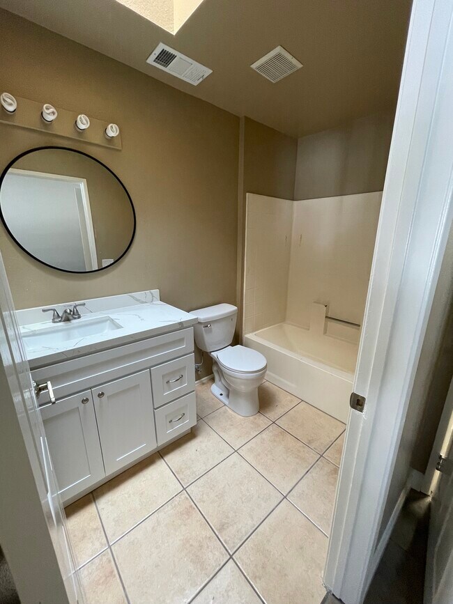primary bathroom - 534 Venice Way