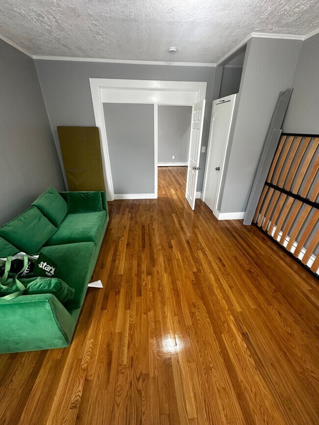 Foto del edificio - 46 Lambert Ave