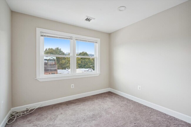 Building Photo - 316 F St
