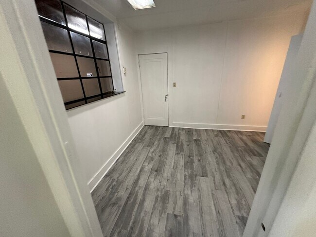 Foto del edificio - 3738 W 12th St