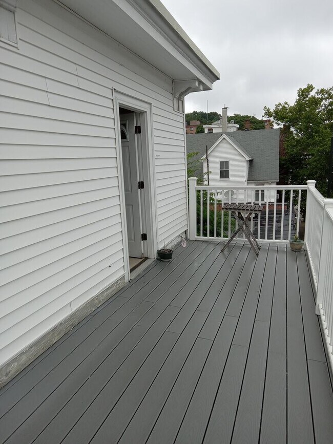 Building Photo - Medford Apartment with Balcony