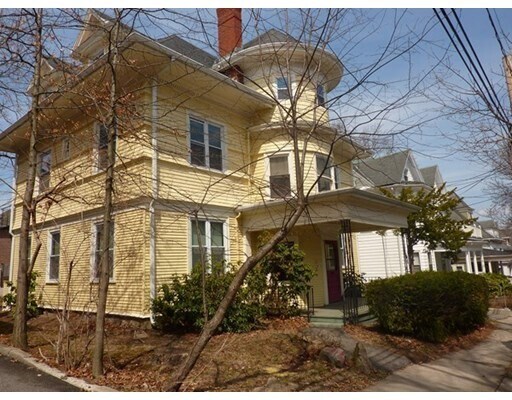 Building Photo - 116 Thorndike St