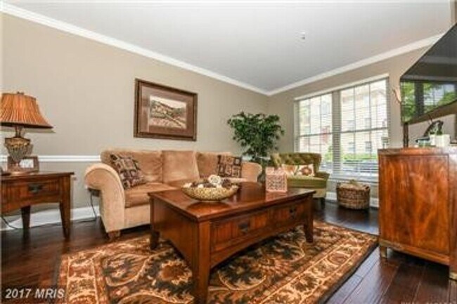 Building Photo - Remarkable Townhouse in Wormans Mill