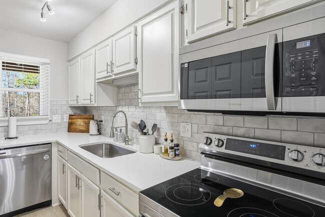 Building Photo - 808 Kendall Dr