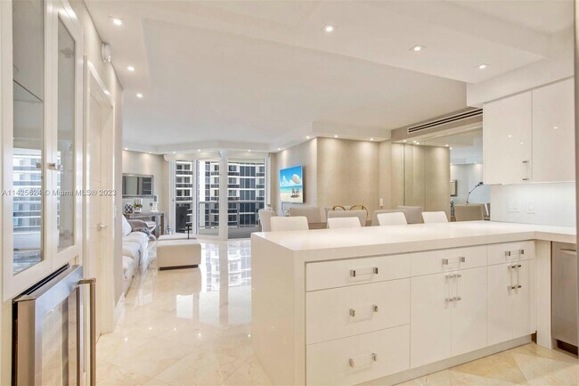 Building Photo - 4775 Collins Ave