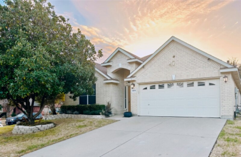 3535 Ponderosa Dr, Grand Prairie, TX 75052 House Rental in Grand