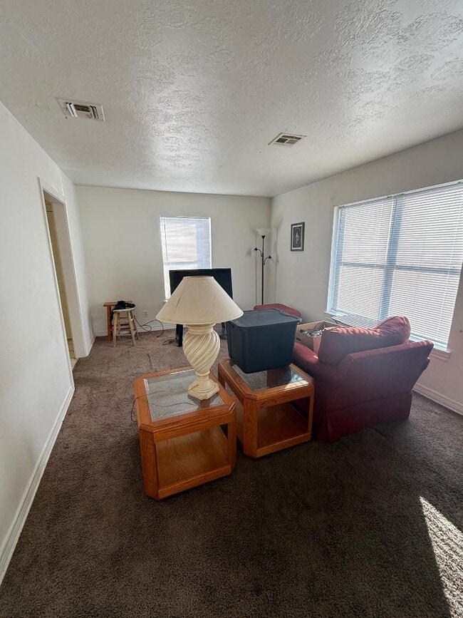 Photo - 2 BED 1 BATH DUPLEX FOR LEASE House