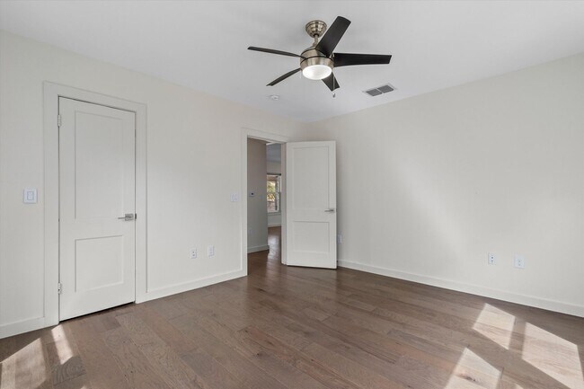 Foto del edificio - 2705 S 2nd St